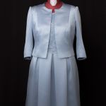 blaues-kleid-mit-jacke.jpg