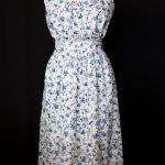 sommerkleid-blaue-blumen.jpg